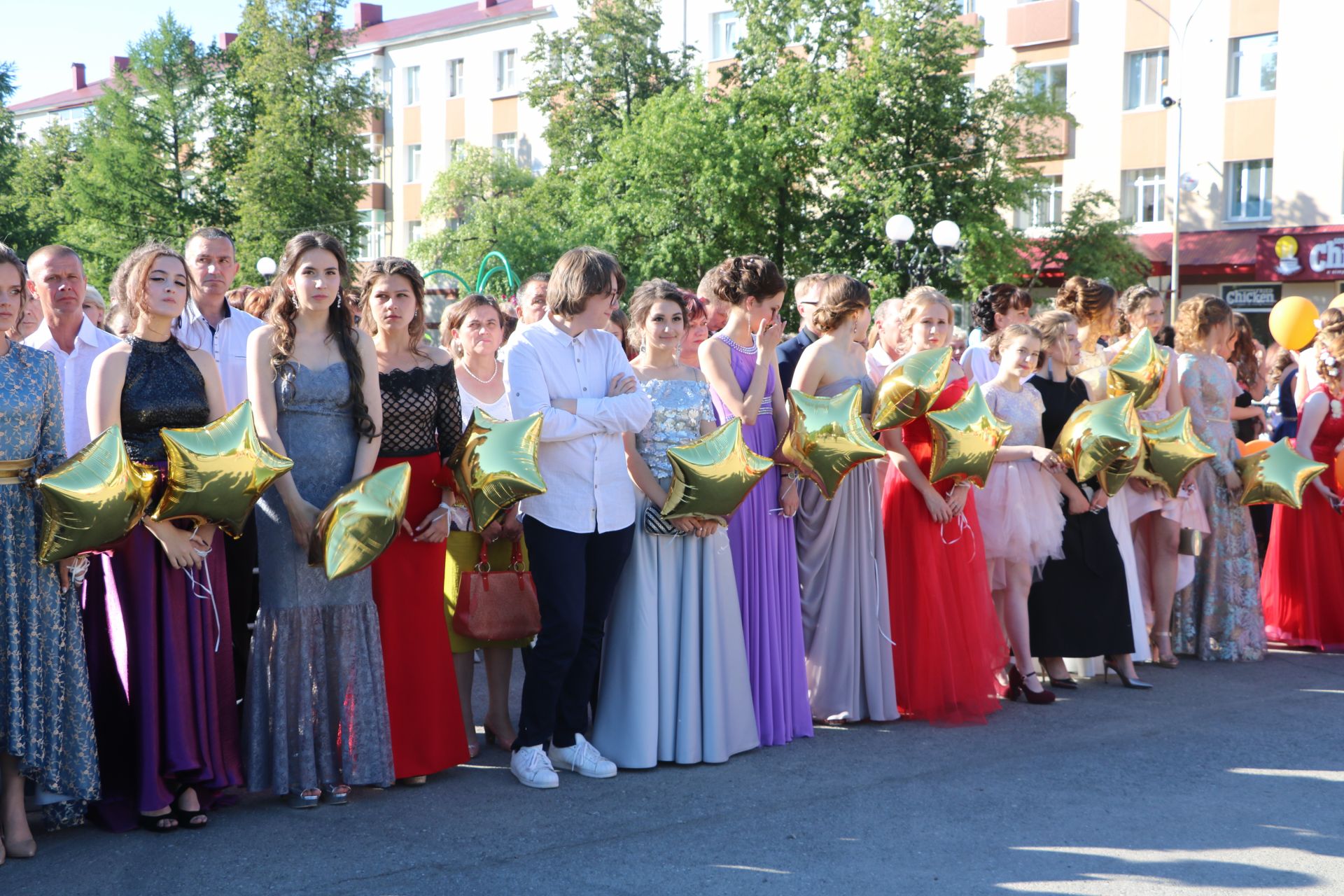 Великолепный выпускной бал прошел в Лениногорске