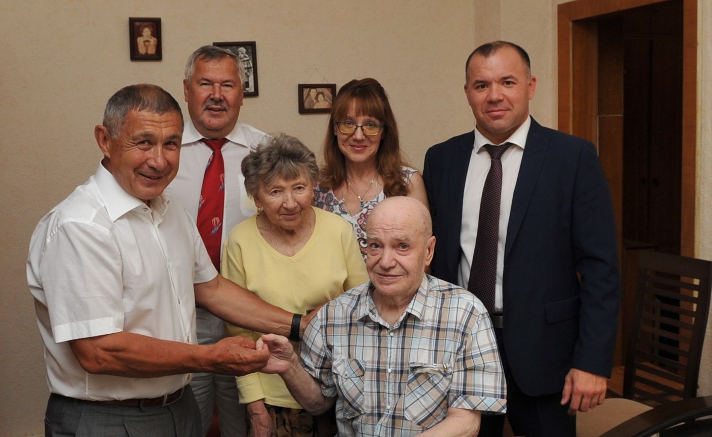 Начальник УГИБДД МВД по Республике Татарстана Ленар Габдурахманов навестил почетного ветерана ГИБДД
