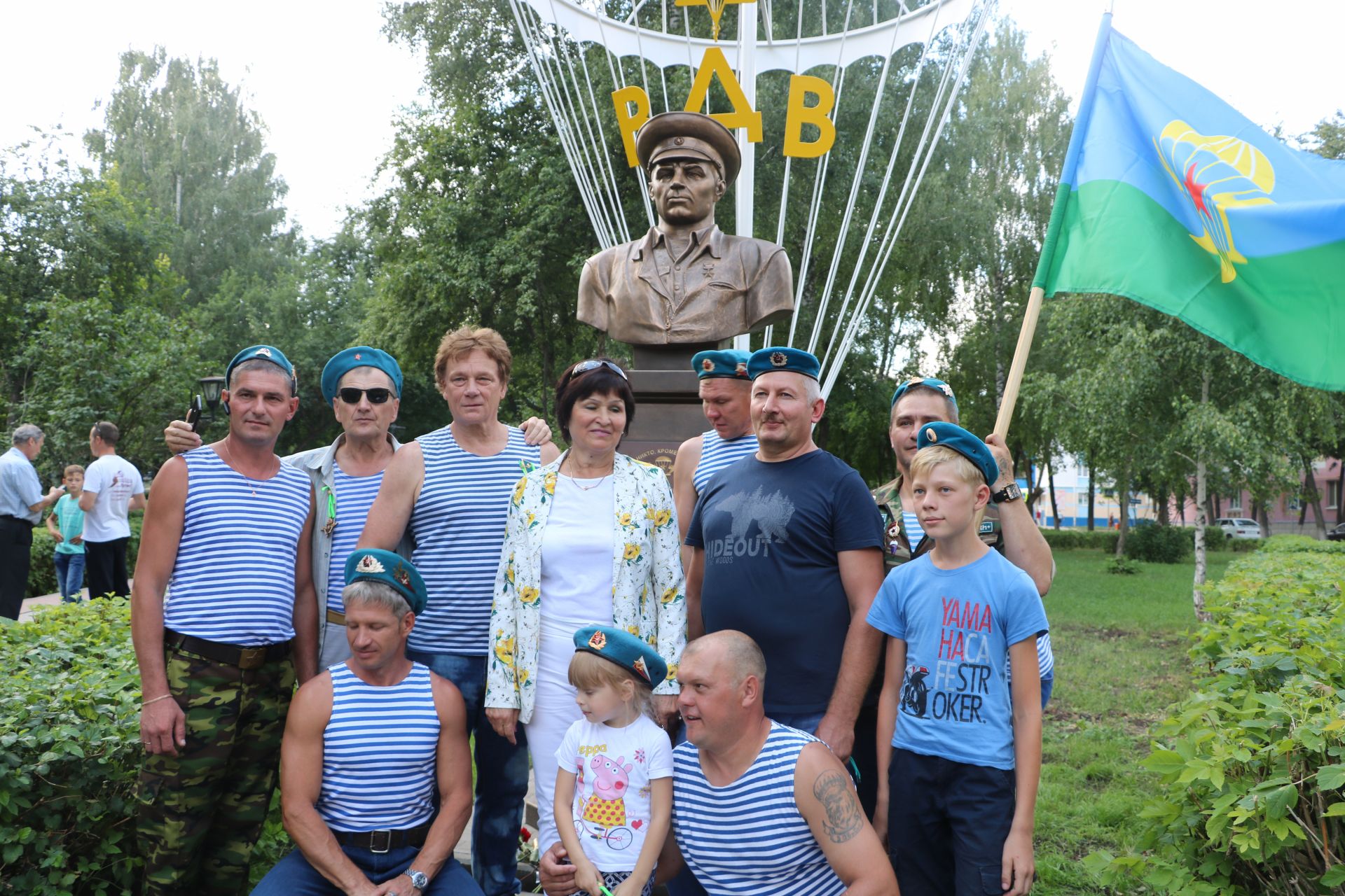 Открытие памятника в Лениногорске в честь тех, кто грудь подставляет за Россию свою