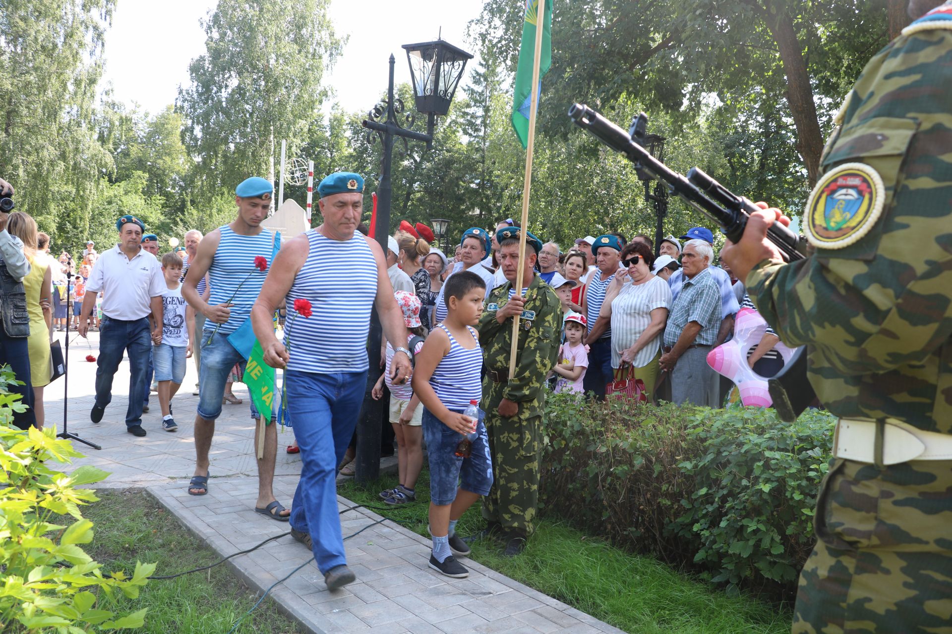 Открытие памятника в Лениногорске в честь тех, кто грудь подставляет за Россию свою