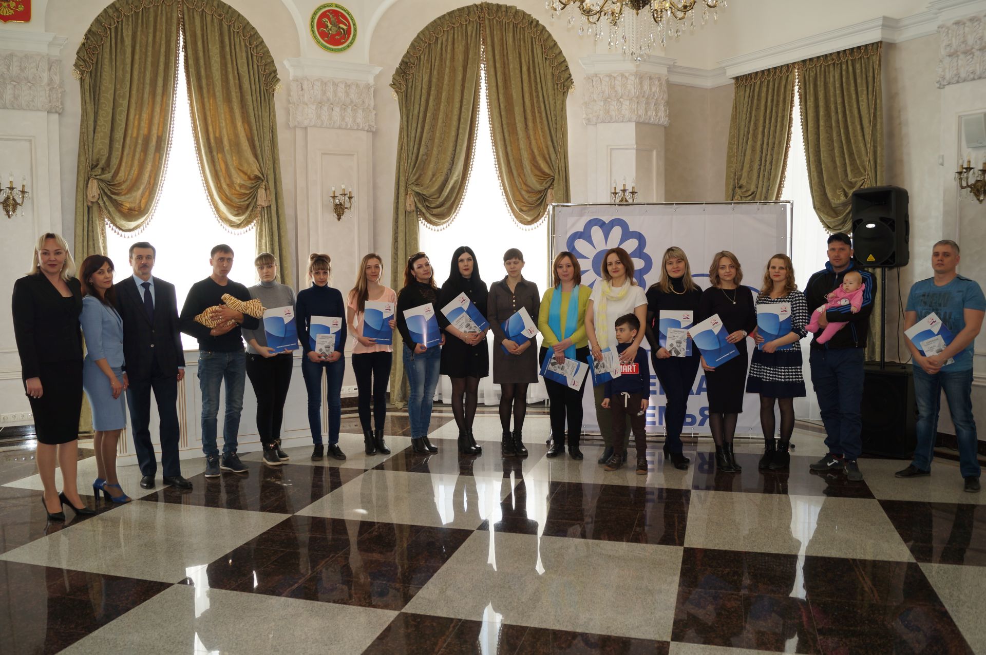 Торжественное вручение сертификатов на материнский капитал в Лениногорском муниципальном районе