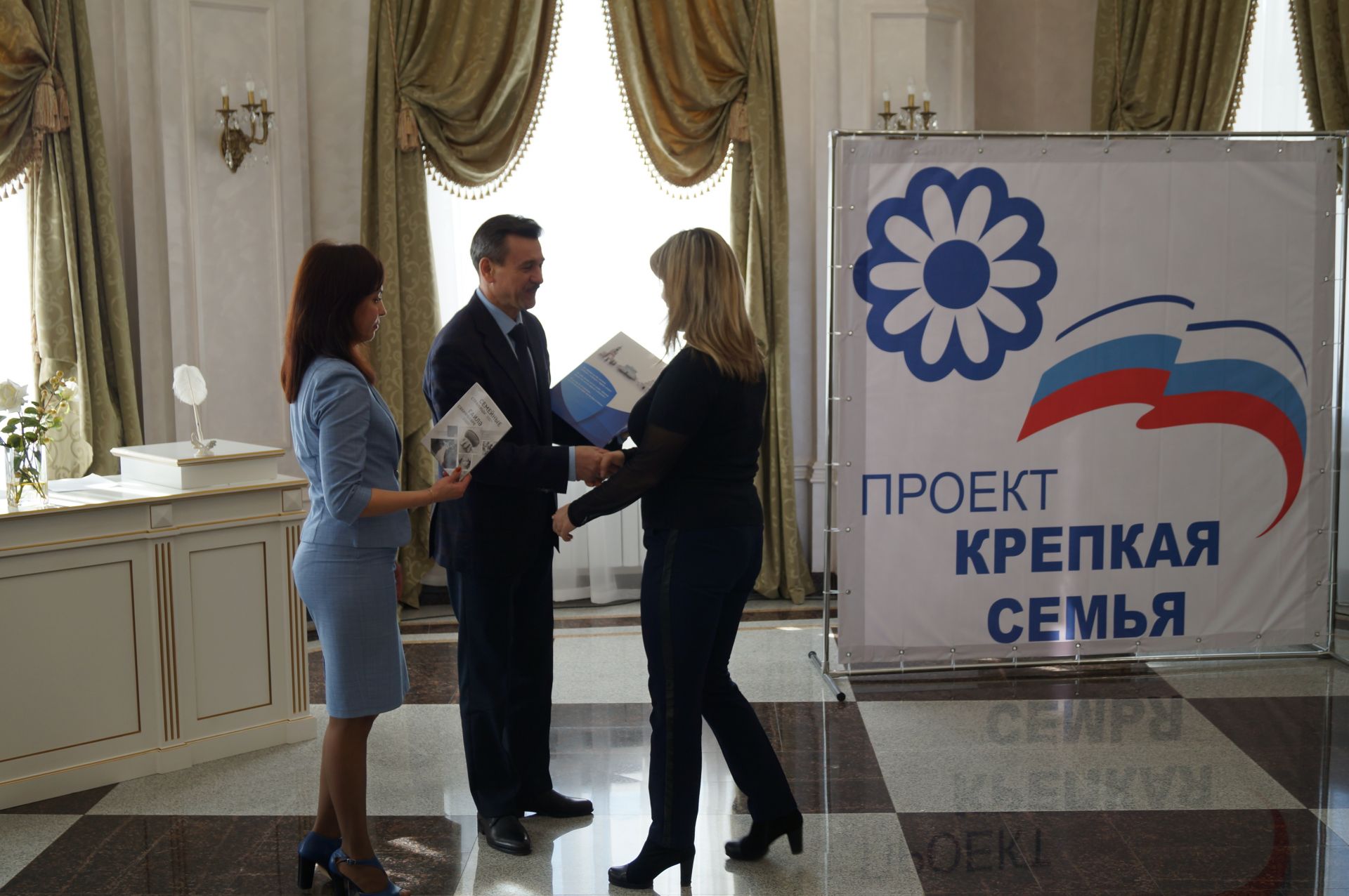 Торжественное вручение сертификатов на материнский капитал в Лениногорском муниципальном районе