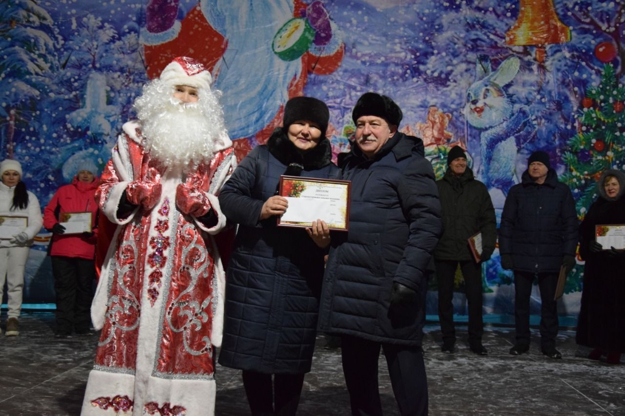 В Лениногорске наградили сельские поселения, победившие в конкурсе на лучшее новогоднее оформление