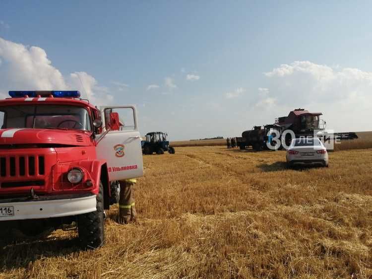 В Татарстане комбайнер потушил сельхозтехнику, вспыхнувшую при уборке пшеницы