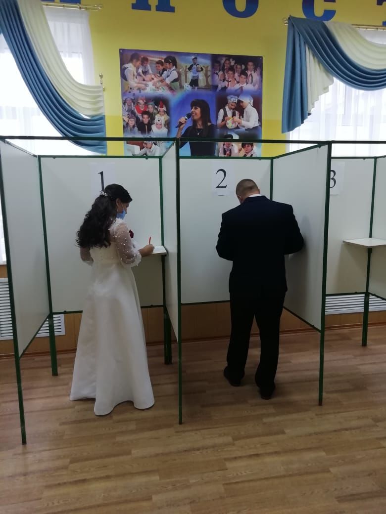 Молодожены из Лениногорска поделились эмоциями после голосования