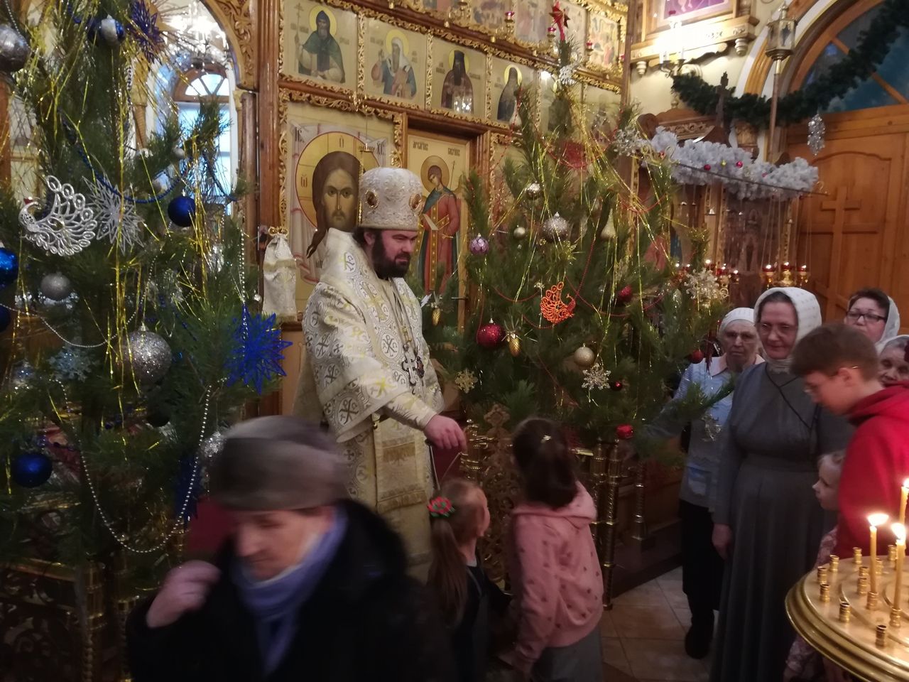 Епископ Мефодий совершил Литургию в Троицком храме Лениногорска