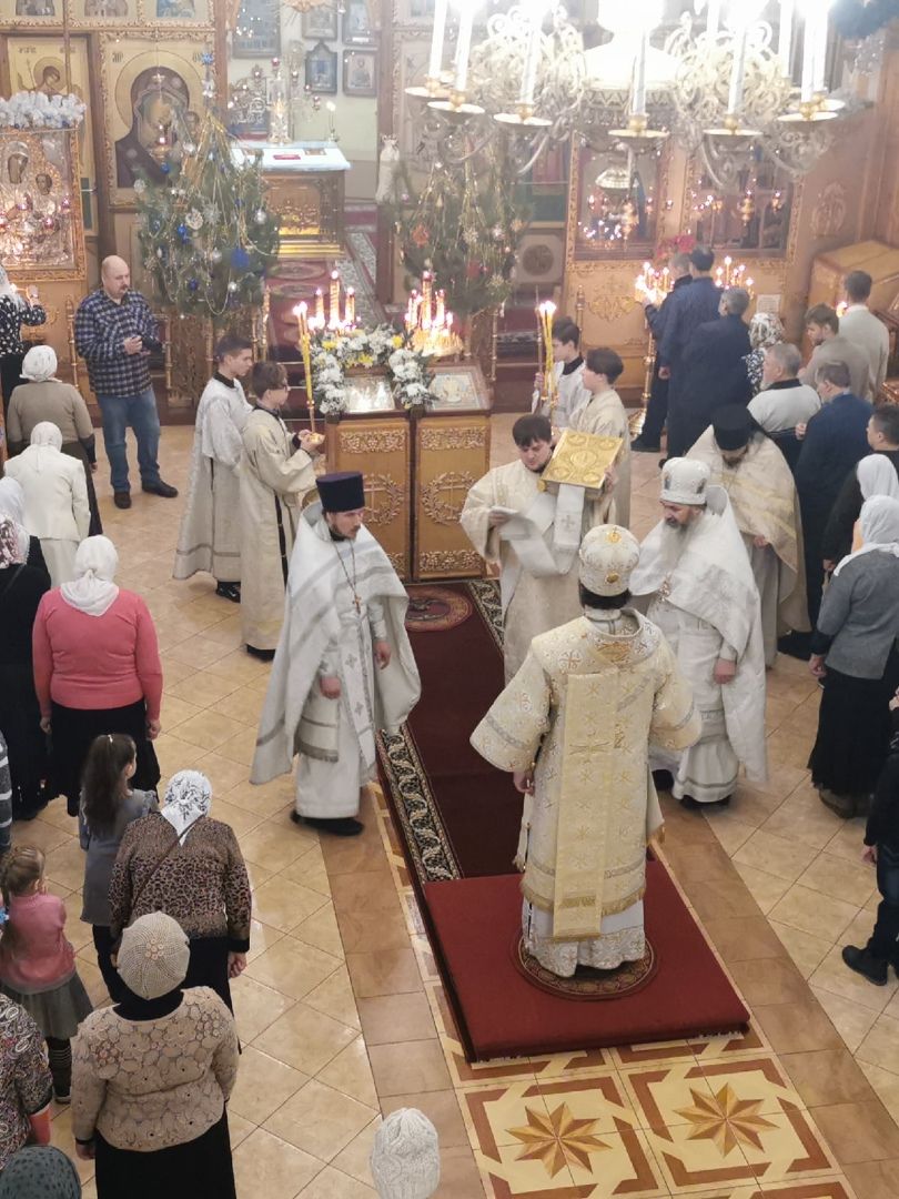 Епископ Мефодий совершил Литургию в Троицком храме Лениногорска