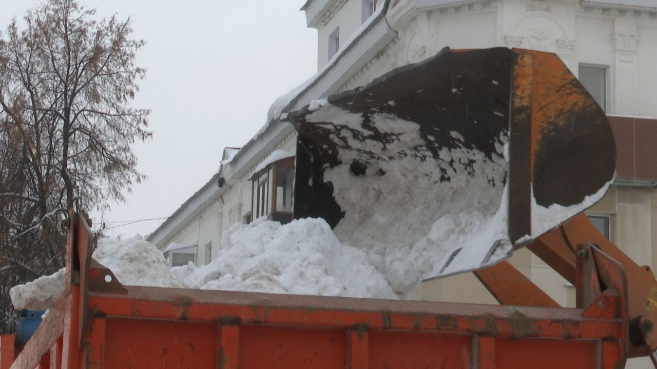 2250 кубометров снега вывезли с улиц Лениногорска за ночь