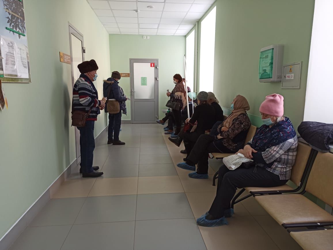 В Лениногорске проходит вакцинация от ковид-19 прививкой «Спутник-V»