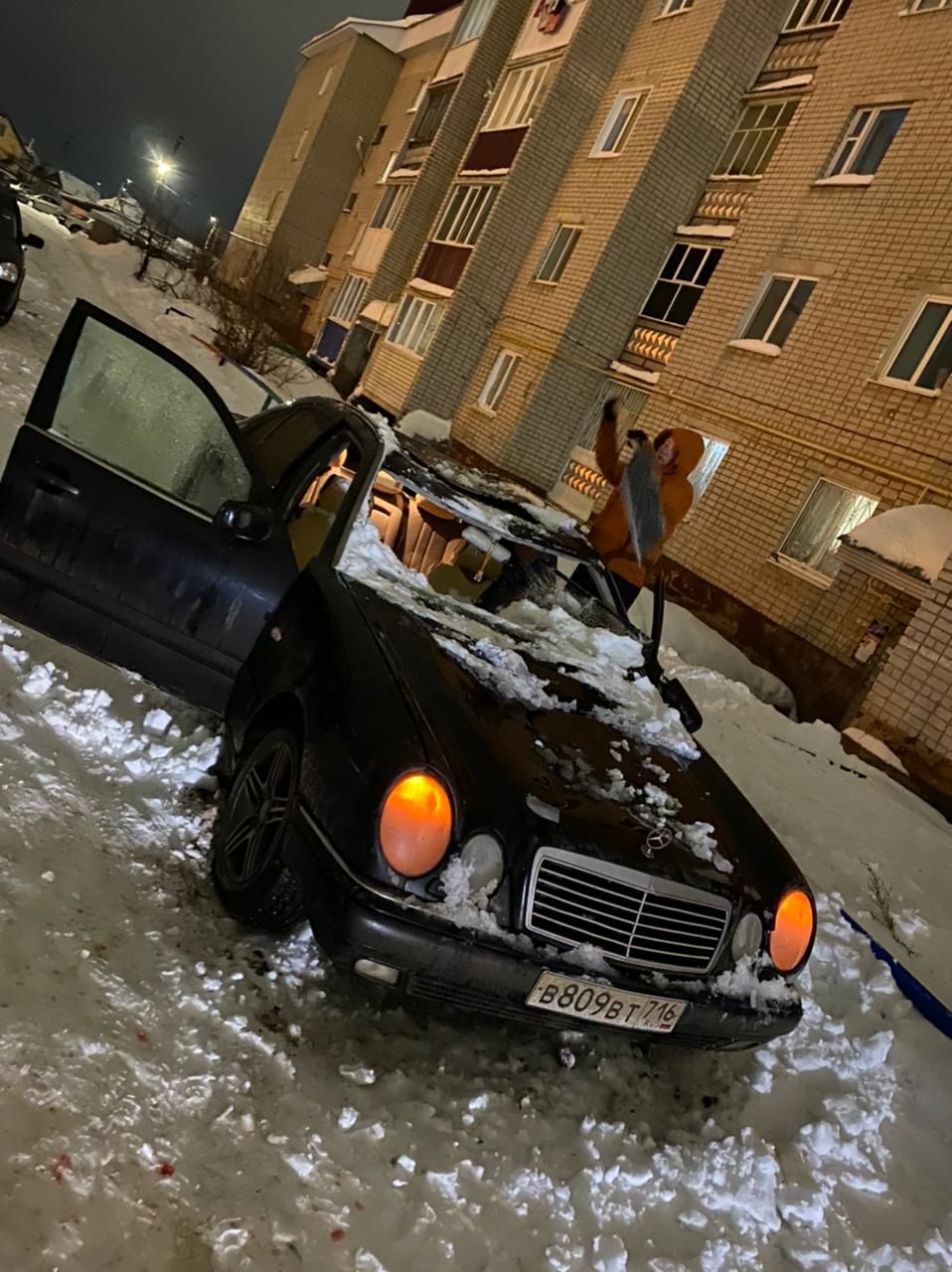 В Лениногорске уже есть пострадавшие от падения снега с крыши