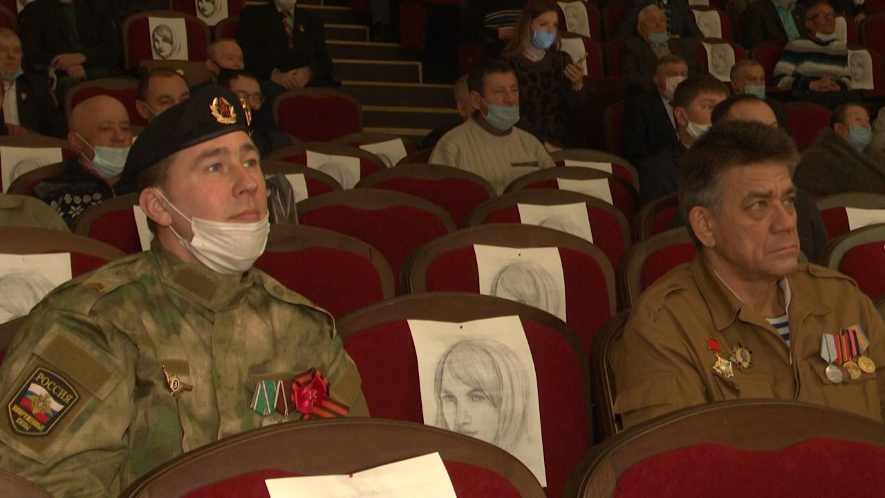 В Лениногорске прошло торжественное поздравление защитников Отечества