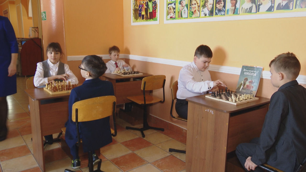 В Лениногорске открыли шахматную зону в школе при поддержке национального проекта "Образование"