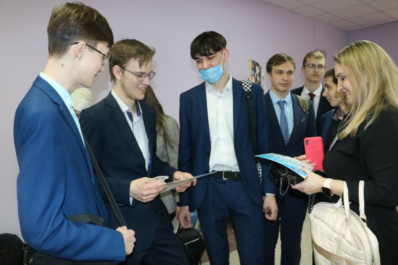 На научно-практическую конференцию в Лениногорск приехали юные эрудиты из Казани и 16 районов Татарстана