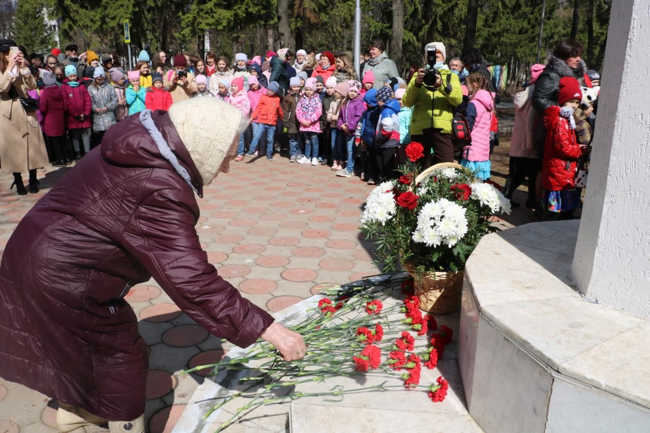 Торжественным митингом у подножия памятника Габдулле Тукаю отметили в Лениногорске 135-летие со дня рождения великого татарского поэта