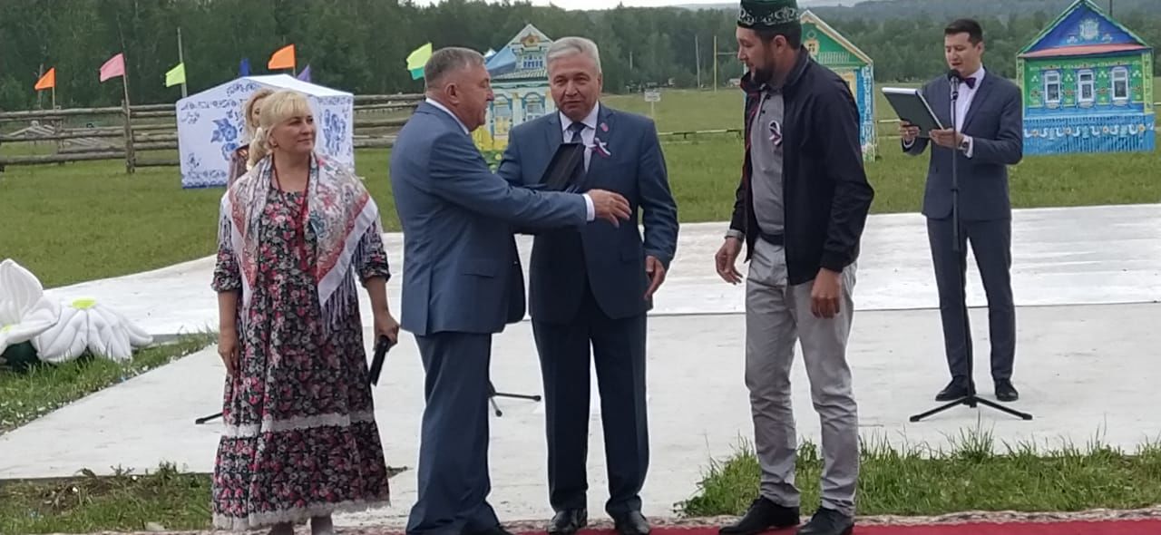Лениногорцев поздравили с праздником министр цифрового развития Татарстана Айрат Хайруллин