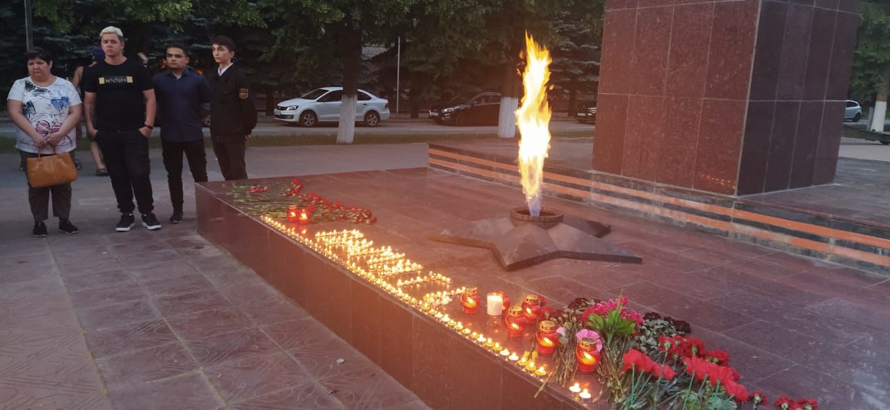 Лениногорцы зажгли свечи в память о войне