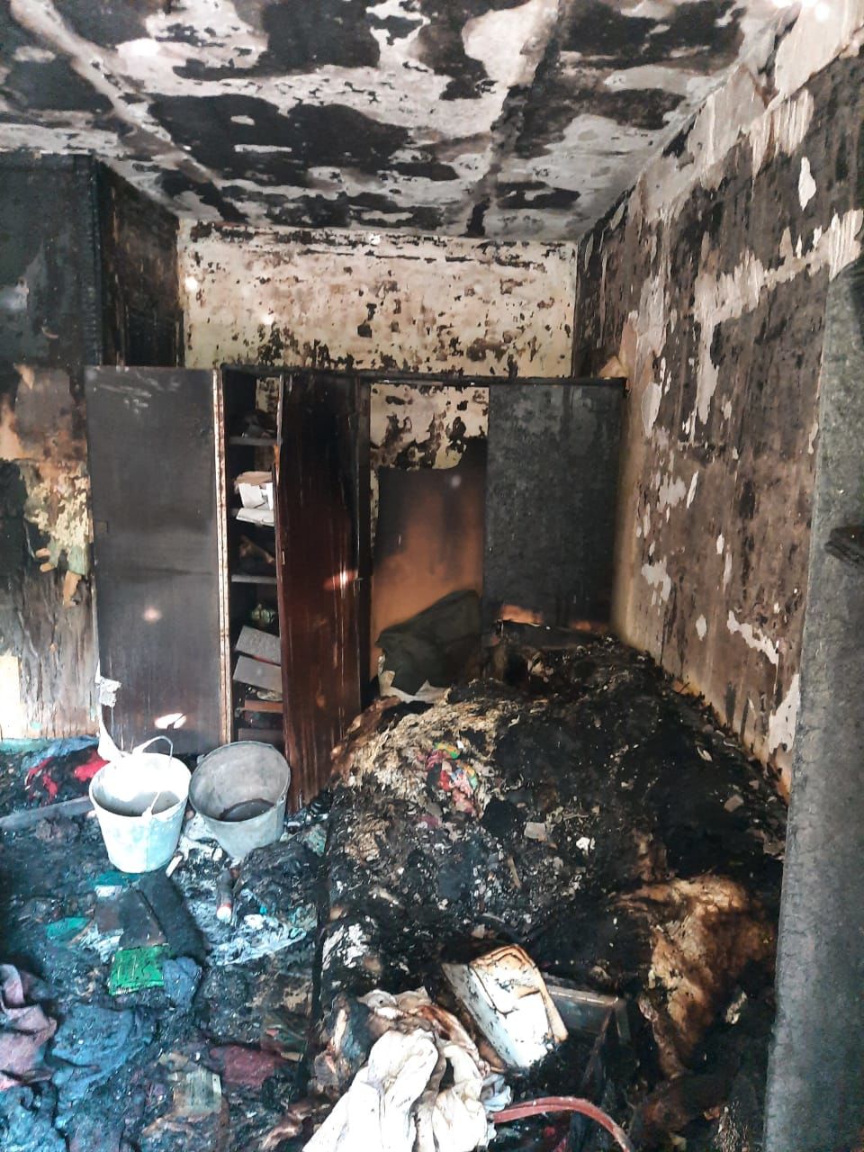 В четырехэтажном доме в Лениногорске рано утром произошел крупный пожар