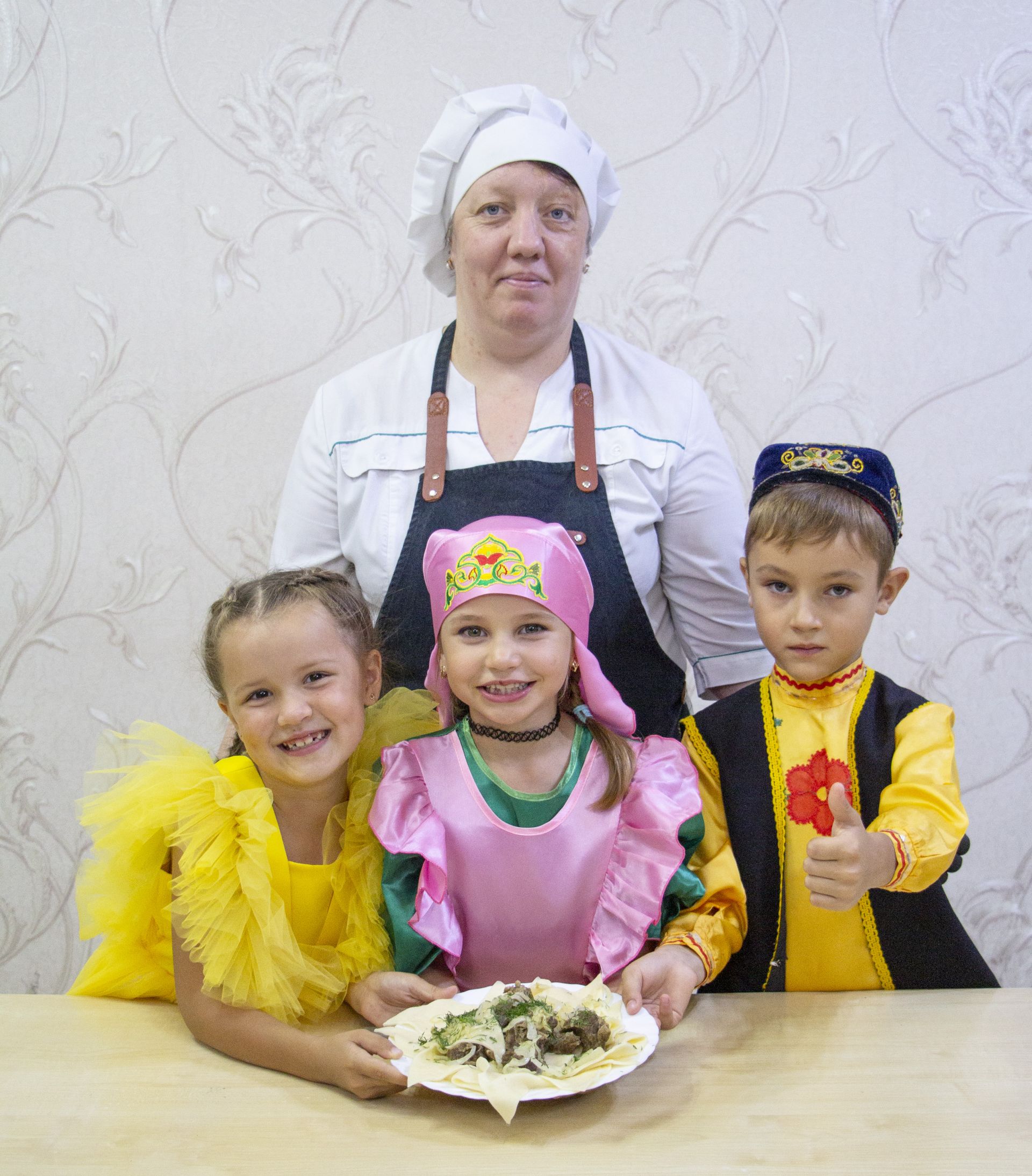 Татарстанские малыши в проекте «Тюбетейка дружбы» учатся готовить национальные блюда