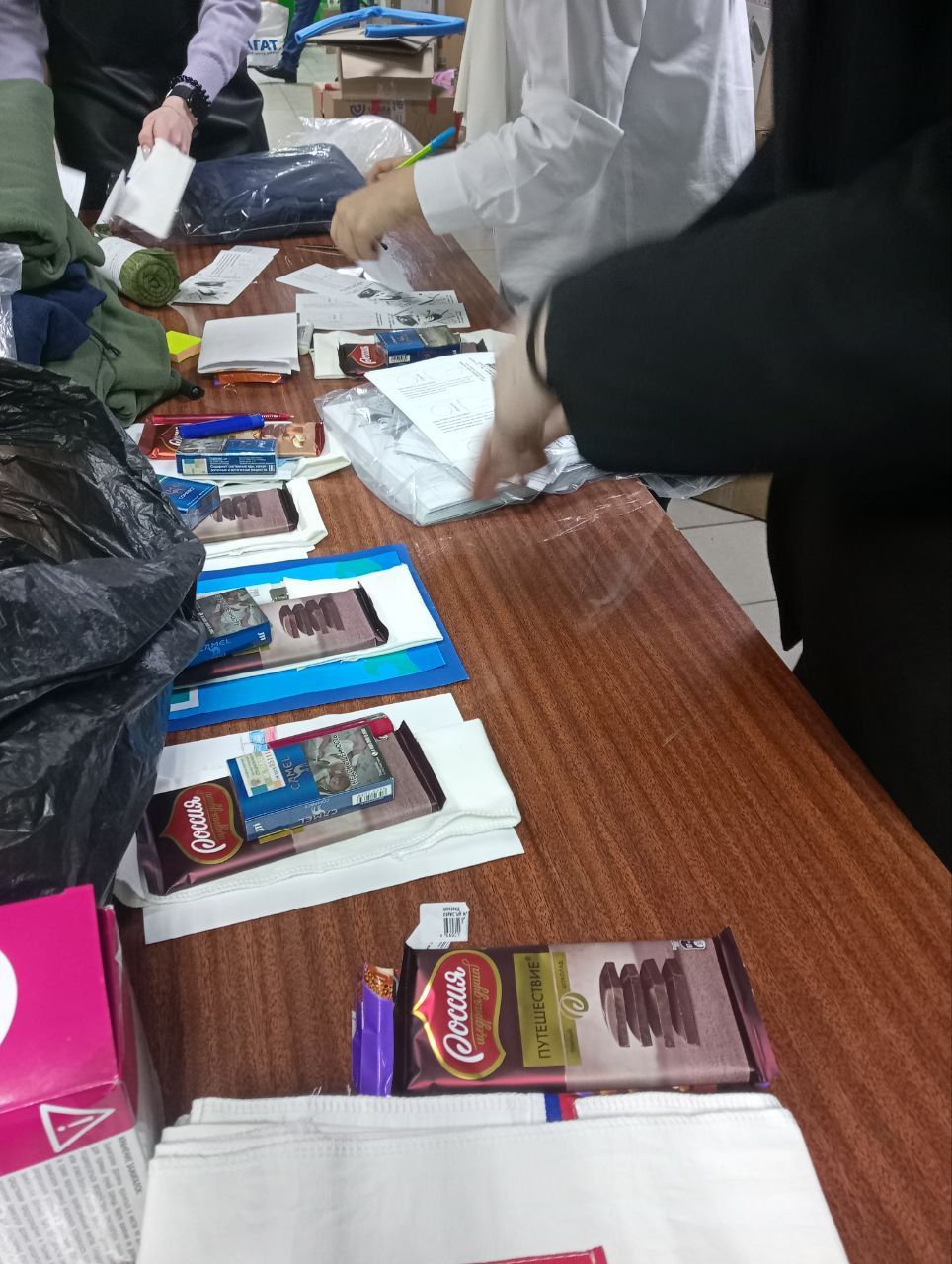 Студенты Лениногорского музыкально-художественного педагогического колледжа помогали фасовать наборы для бойцов в СВО