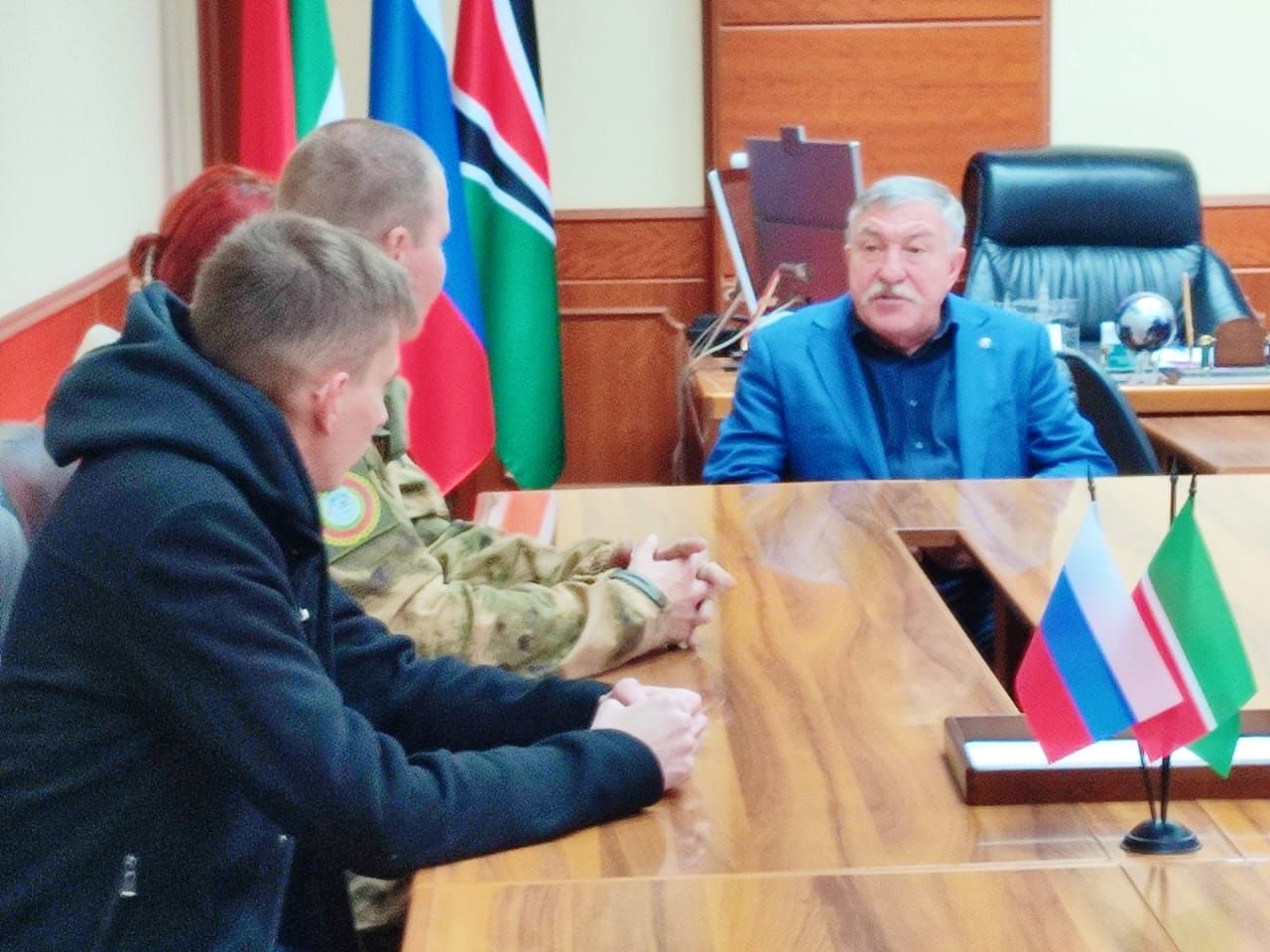 Глава Лениногорска Рягат Хусаинов обсудил насущные проблемы  с приехавшими в отпуск мобилизованными и их жёнами