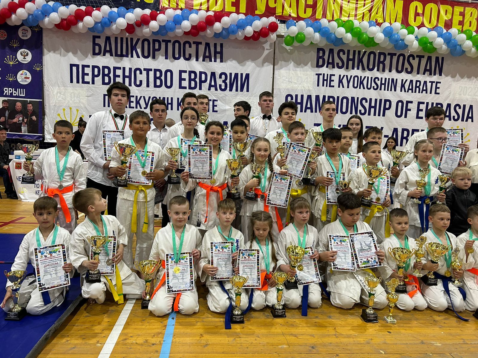 Спортсмены Лениногорска вернулись с соревнований по каратэ киокушинкай с 30 медалями!