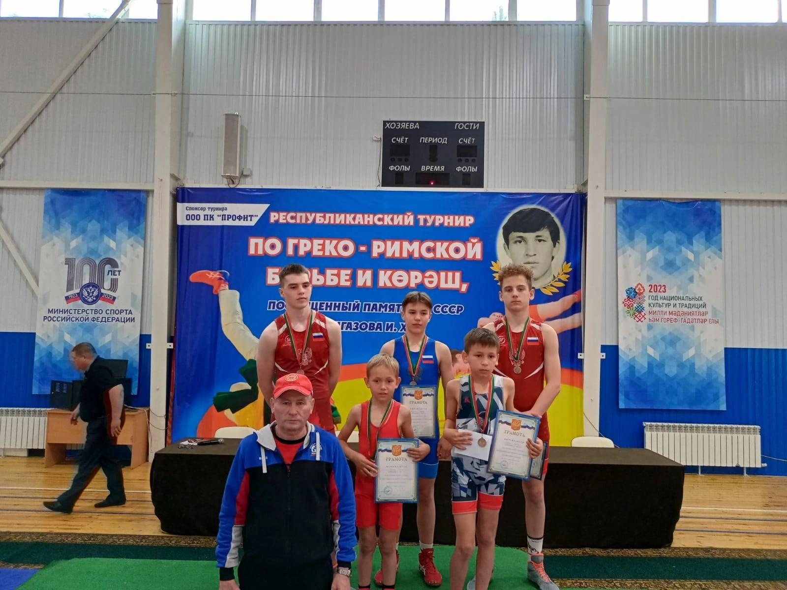 Лениногорцы выступили на турнире по греко-римской борьбе