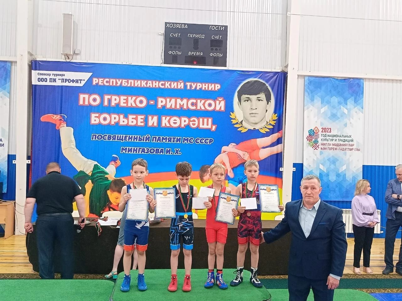 Лениногорцы выступили на турнире по греко-римской борьбе