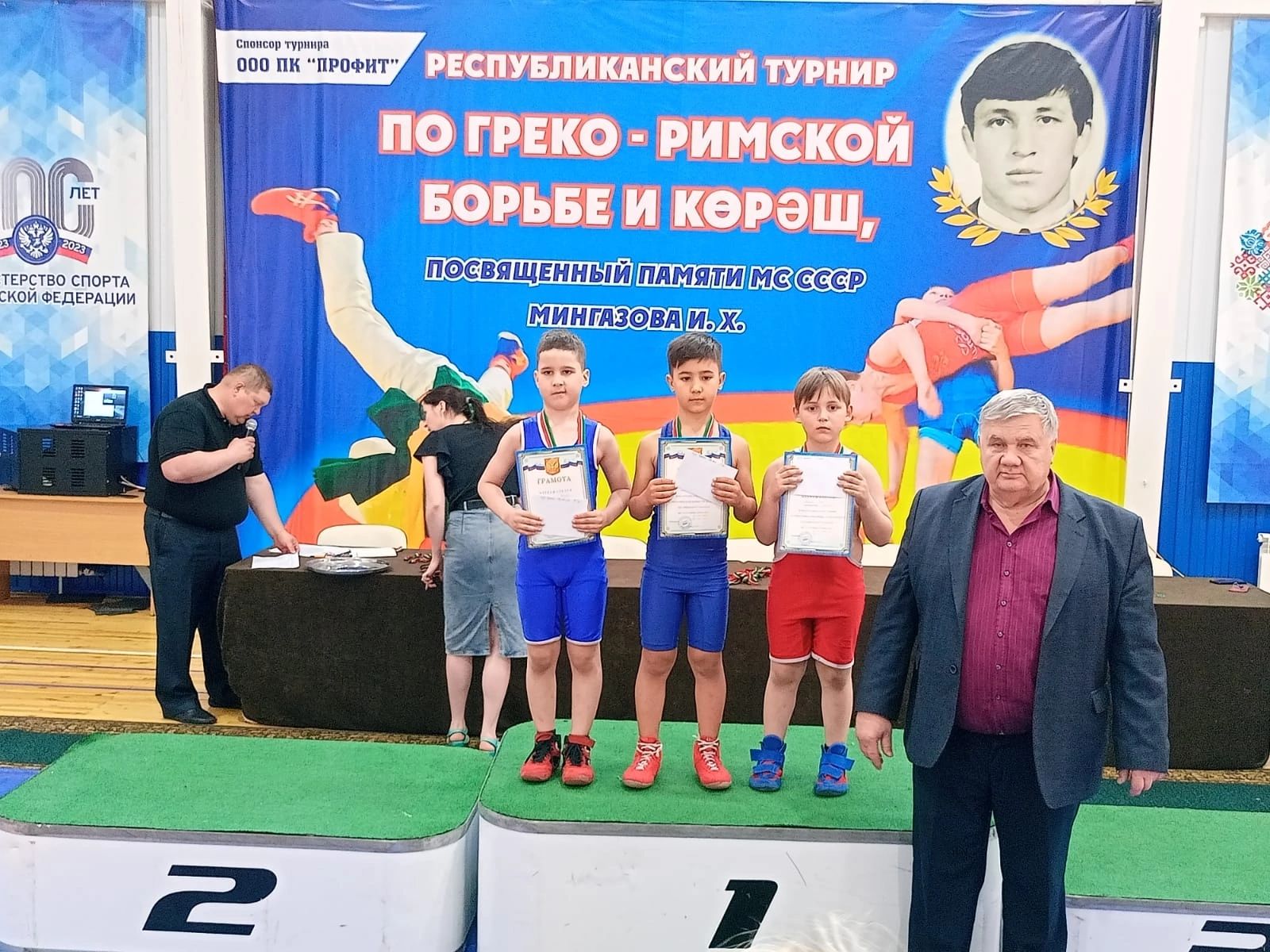 Лениногорцы выступили на турнире по греко-римской борьбе