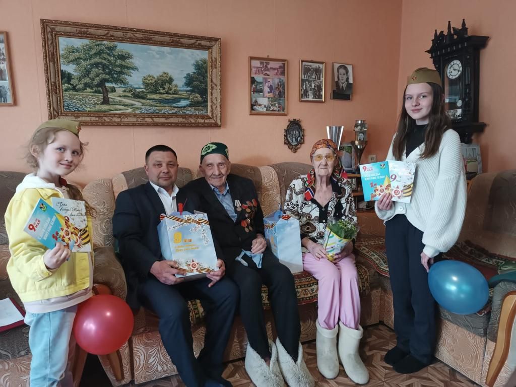В Лениногорске в канун Дня Победы поздравили ветеранов Великой Отечественной войны