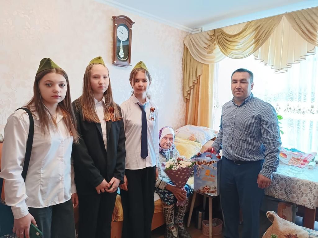 В Лениногорске в канун Дня Победы поздравили ветеранов Великой Отечественной войны