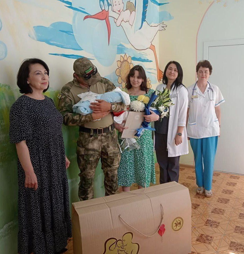 Мобилизованный из Лениногорска пришел на выписку своего первенца в роддом