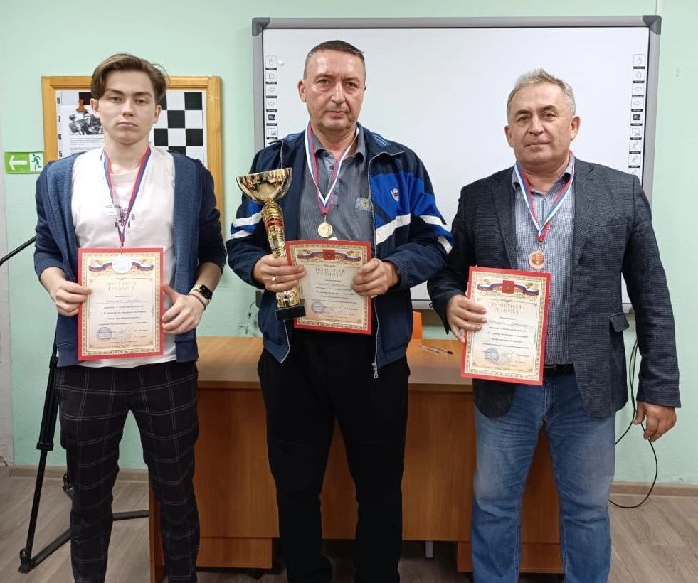 В Лениногорске прошёл VI турнир «Честь шахматной короны»