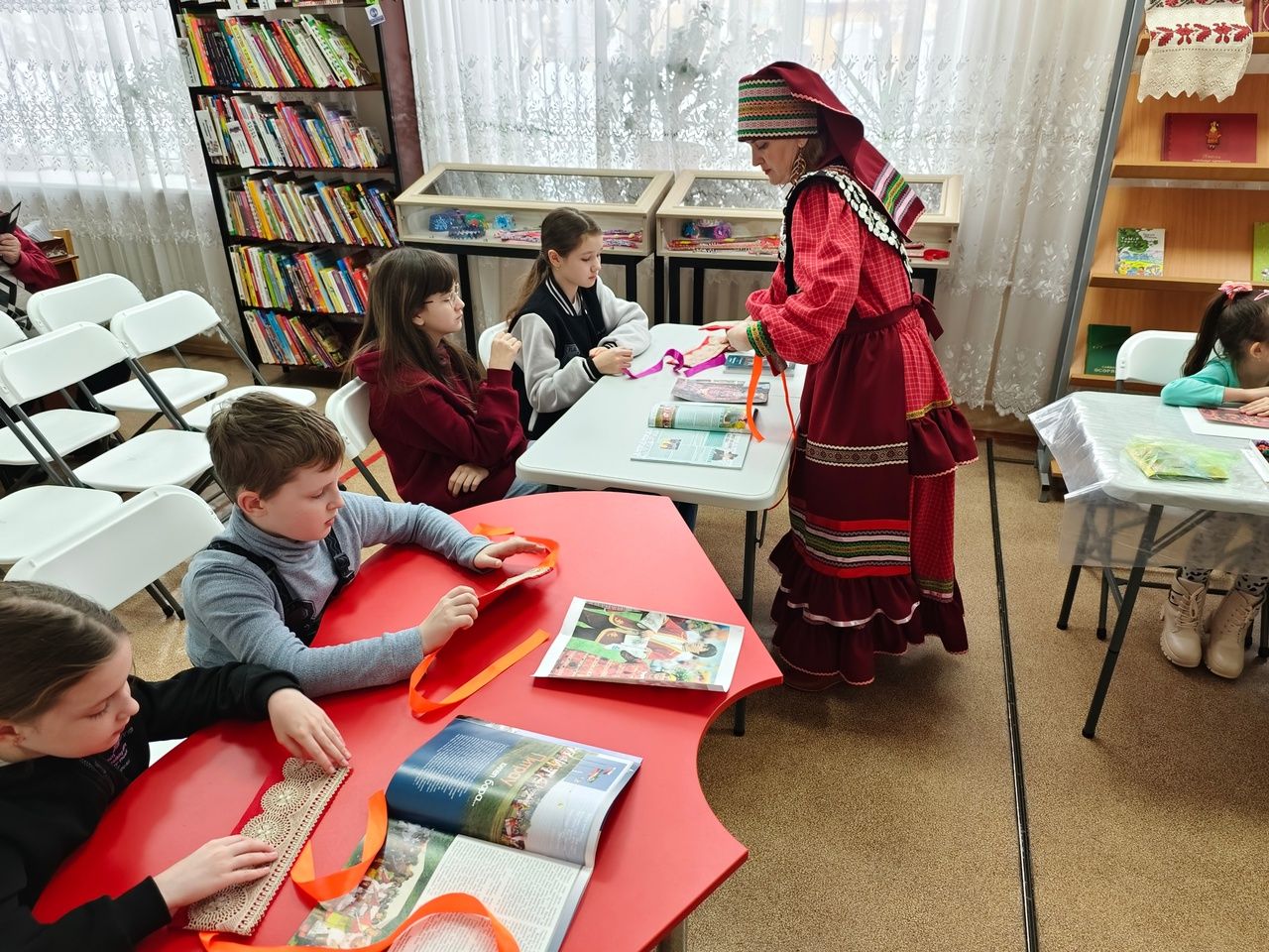 В Центральной городской детской библиотеке Лениногорска прошел мастер-класс «Головной убор кряшен - суряке»