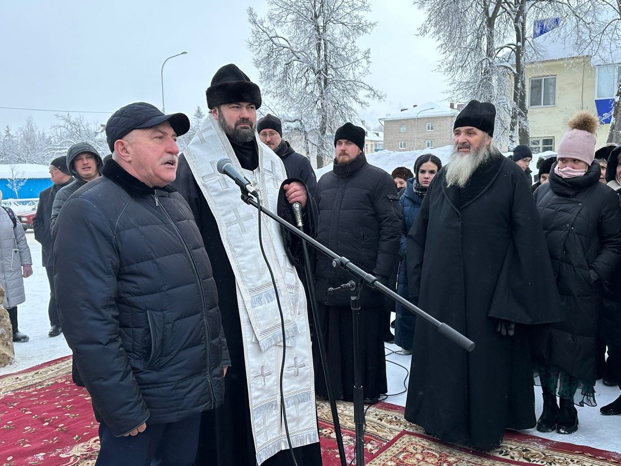 В день памяти апостола первомученика и архидиакона Стефана епископ Мефодий совершил Литургию в Троицком храме Лениногорска