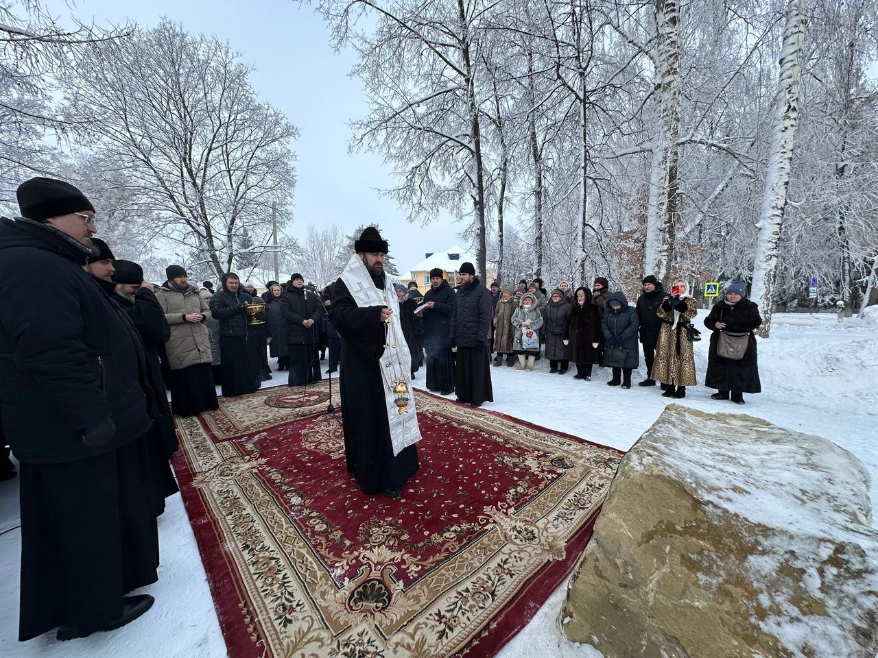 В день памяти апостола первомученика и архидиакона Стефана епископ Мефодий совершил Литургию в Троицком храме Лениногорска