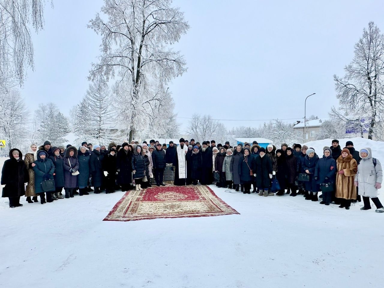 В день памяти апостола первомученика и архидиакона Стефана епископ Мефодий совершил Литургию в Троицком храме Лениногорска