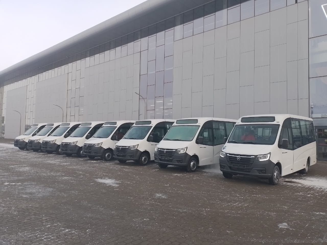 Лениногорскому району передали 7 автомобилей ГАЗель для пассажирских перевозок