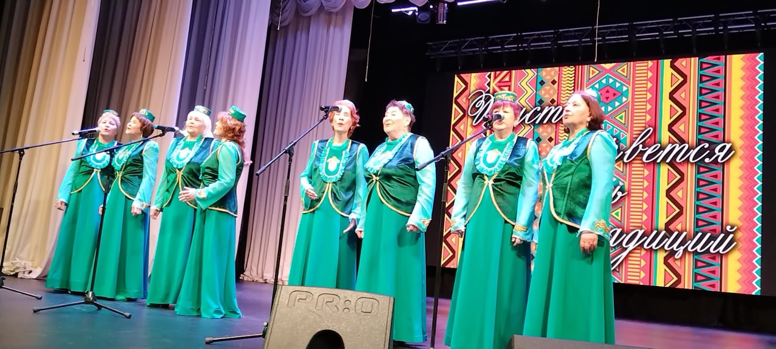 На сцене Дворца культуры – таланты серебряного возраста