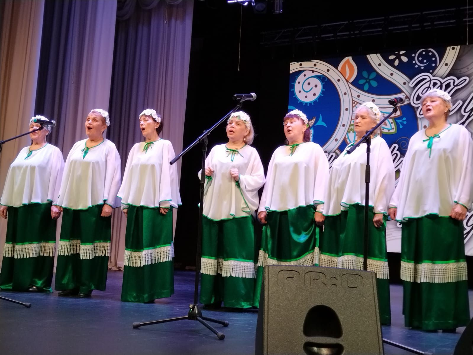 На сцене Дворца культуры – таланты серебряного возраста