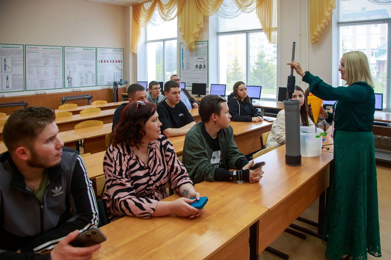 В Лениногорском нефтяном техникуме прошло собрание для абитуриентов и их родителей