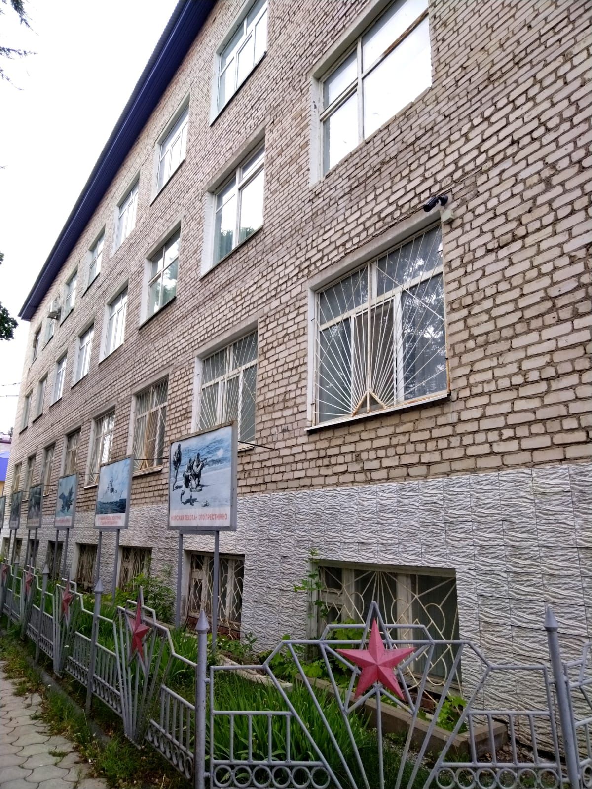 Лениногорцам рассказали о преимуществах службы по контракту