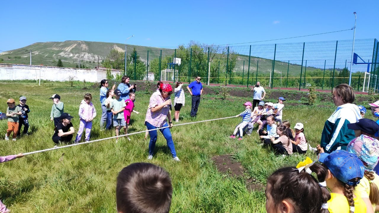 На спортивном празднике в посёлке Шугурово Лениногорского района всех детей угостили бесплатным мороженым