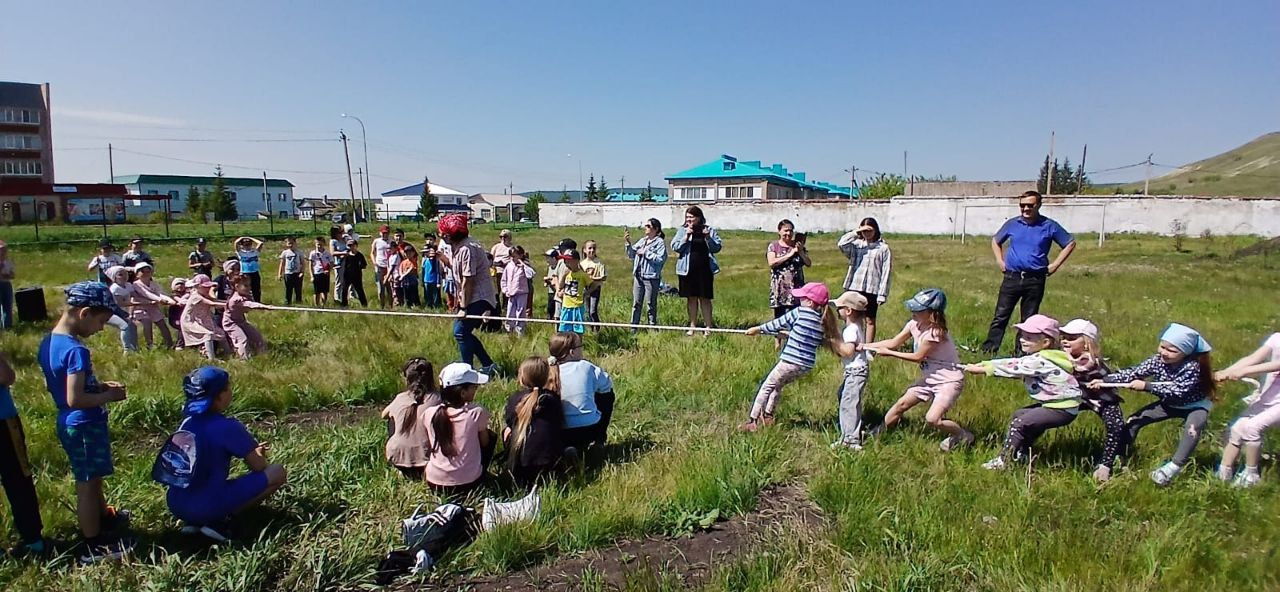 На спортивном празднике в посёлке Шугурово Лениногорского района всех детей угостили бесплатным мороженым