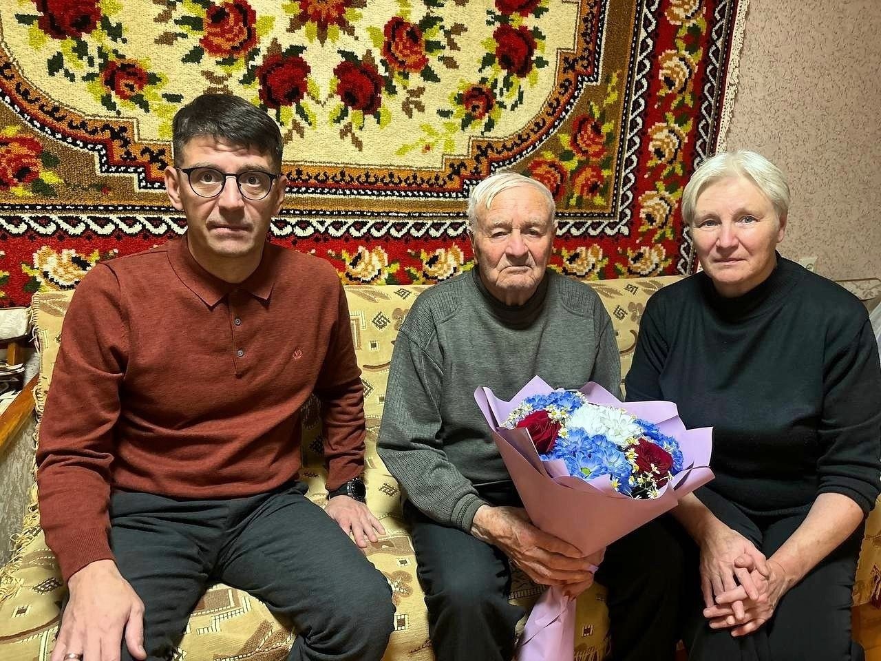 В декаду дня пожилых людей в Лениногорске навестили двух ветеранов Великой Отечественной войны
