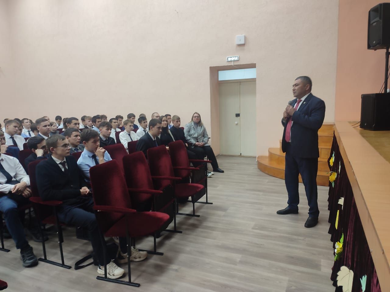 В Лениногорске участник СВО рассказал студентам, как не стать жертвой провокаторов