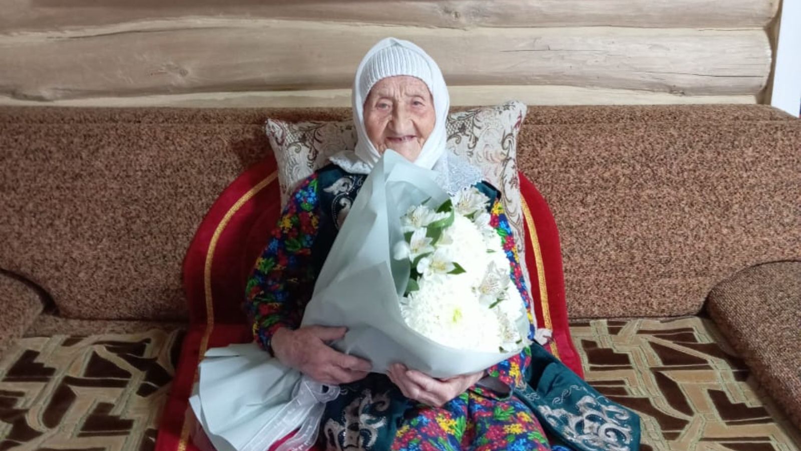Жительницу Лениногорского района Таскиру Сафаргалиеву поздравили с 101 днем рождения