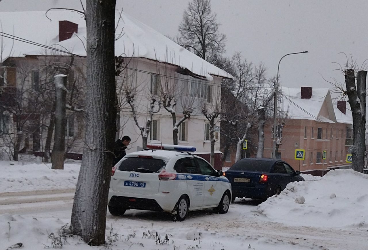 Лениногорские судебные приставы арестовали автомобиль местного жителя