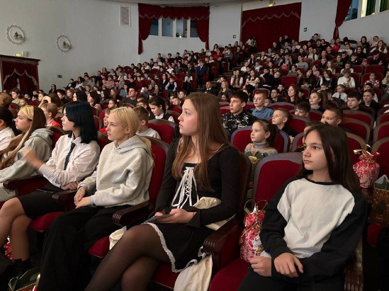 В Лениногорске на Елке главы побывали почти 700 ребят