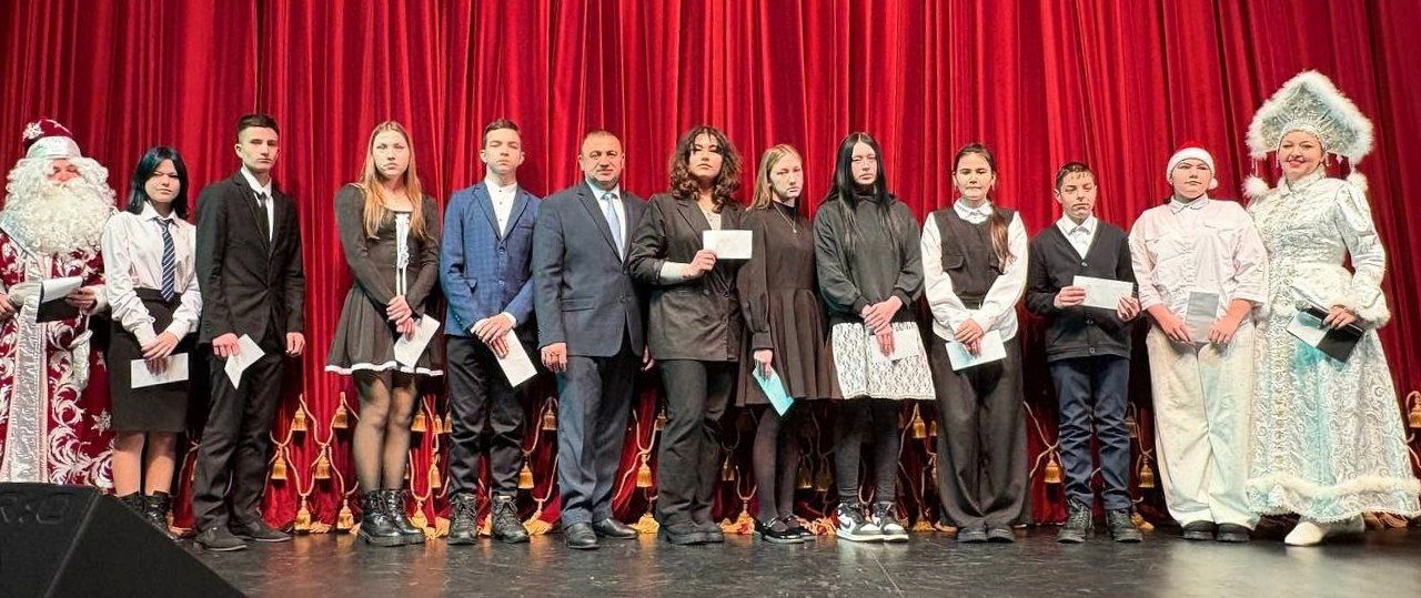 В Лениногорске на Елке главы побывали почти 700 ребят