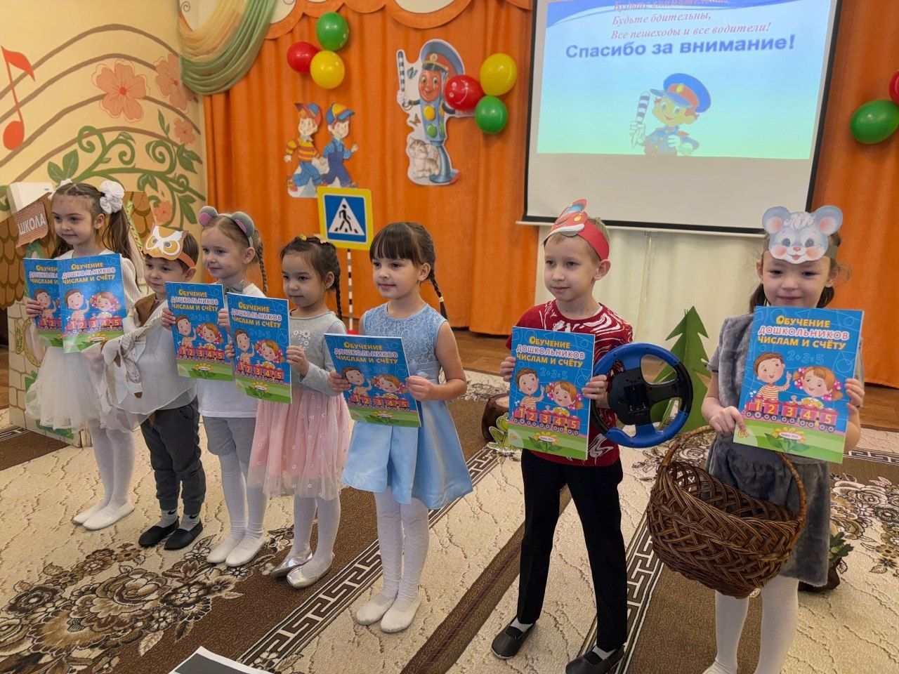 В одном из детских садов Лениногорска провели лекцию для детей по БДД